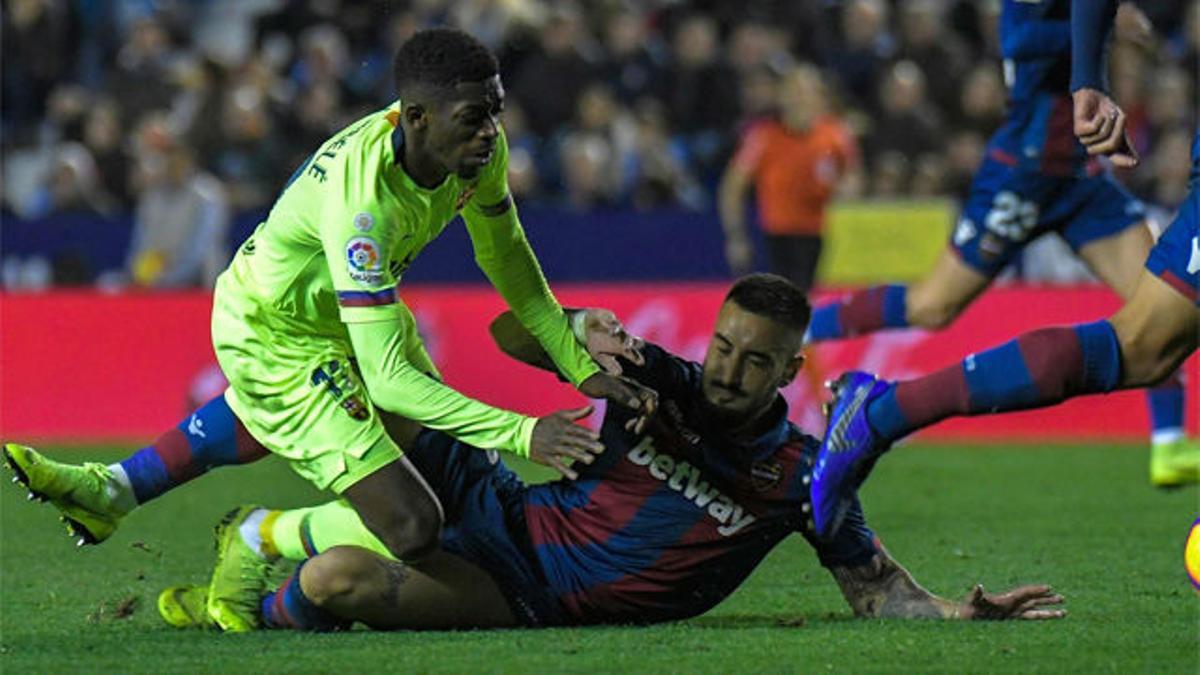 Cabaco vio la roja directa por una dura y peligrosa entrada a Dembélé