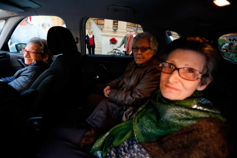 Taxistas de Palma invitan a ancianos a visitar las iluminaciones de Palma