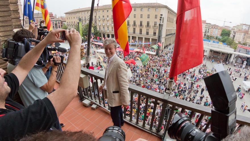 Santisteve, alcalde de nuevo por un día: este viernes se cuelga su retrato oficial en el Ayuntamiento de Zaragoza
