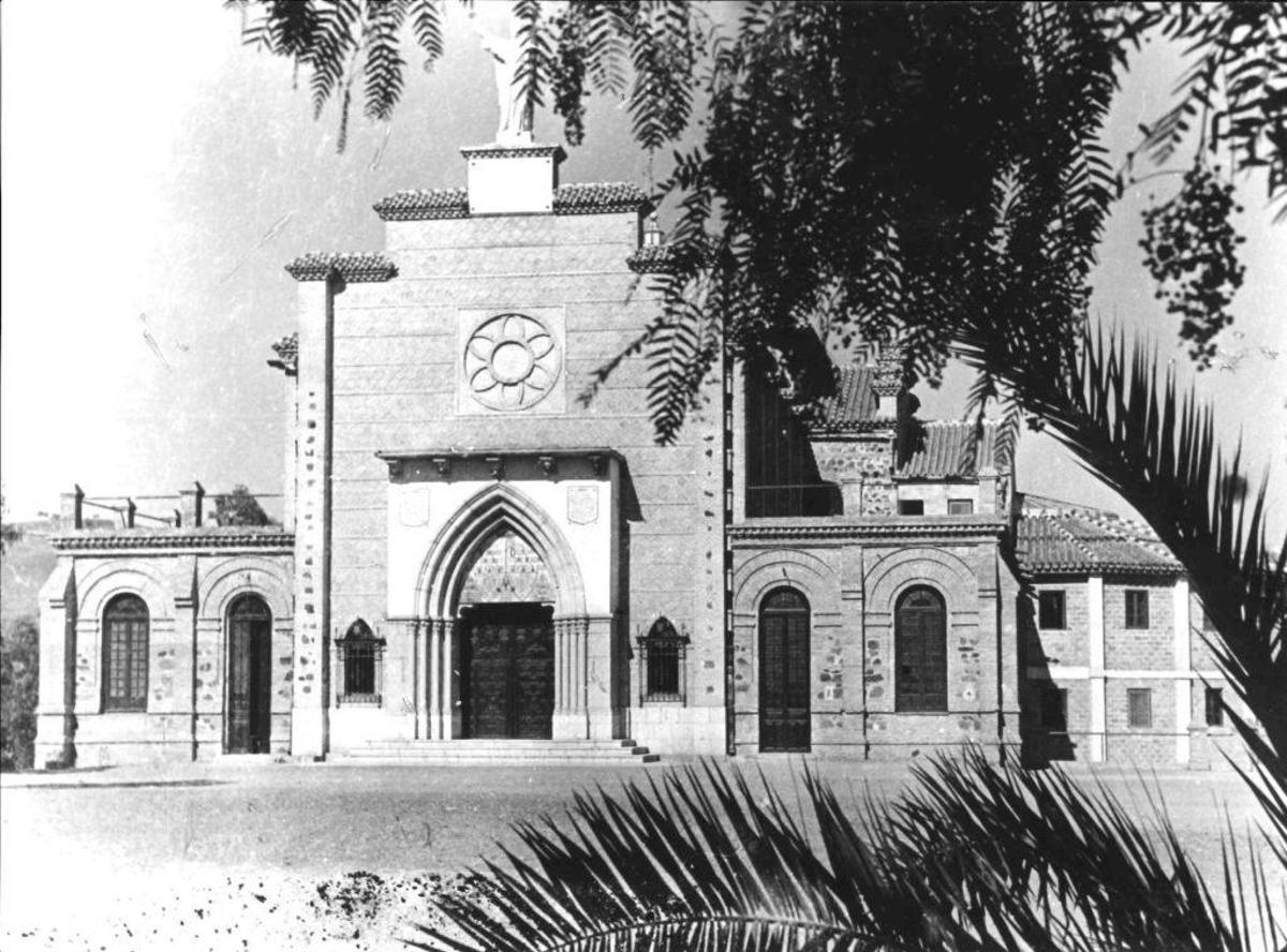 Foto antigua de la fachada de la capilla del Buen Pastor, que en 2026 cumple su centenario.