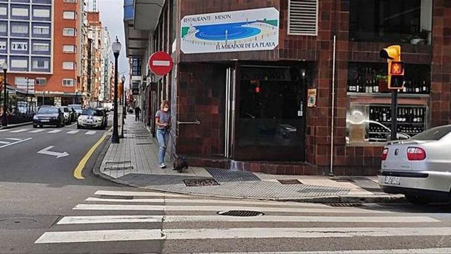 Agresión en Asturias: Golpean a un hombre al grito de &quot;facha&quot; por llevar una bandera de España en su moto