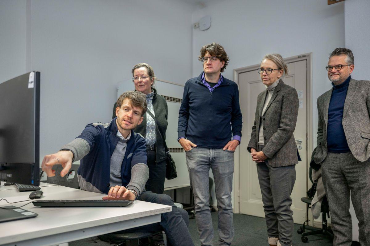 Michael B. Strecker muestra cómo usar el diccionario jurídico en línea gratuito (lexmea.de).