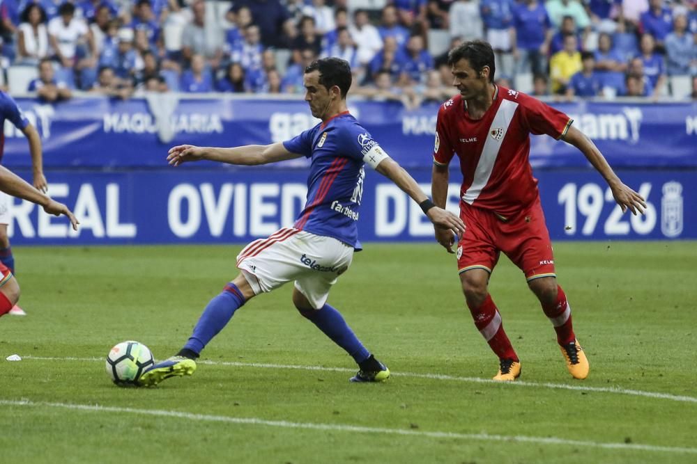 El partido entre el Real Oviedo y el Rayo Vallecano, en imágenes