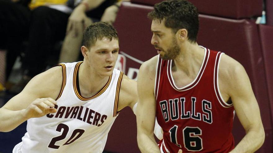 Gasol y Rose imponen su ley ante los Cavaliers de Cleveland