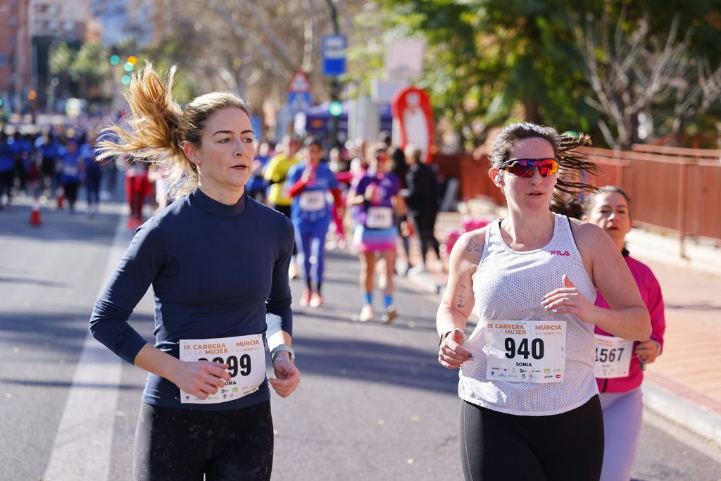 Imágenes del recorrido de la Carrera de la Mujer: avenida Pío Baroja y puente del Reina Sofía (I)