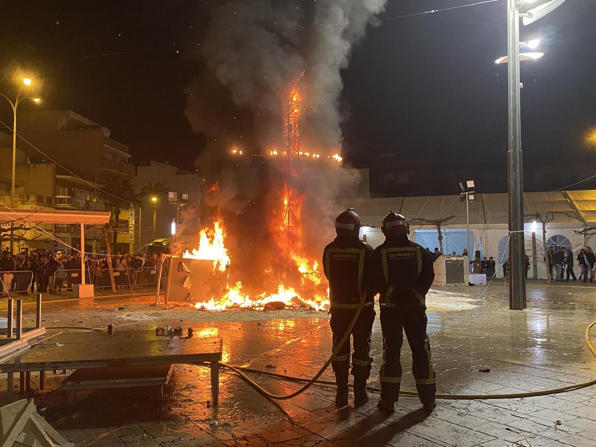 Galería I Fallas Benicarló: 'Cremà' del monumento de Els Cremats