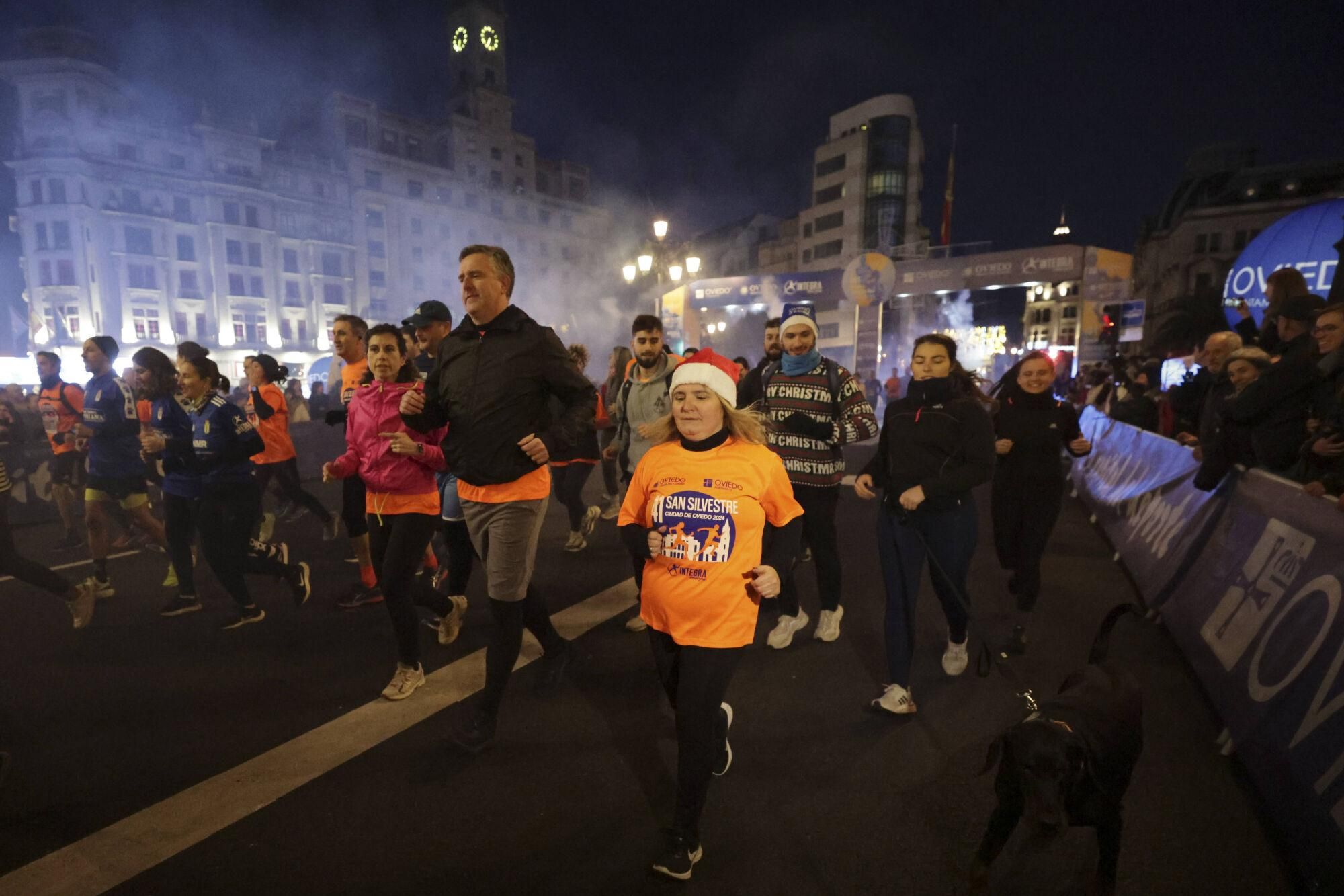 EN IMÁGENES: Alejandro Onís y Mariam Benkert saltan del segundo al primer puesto en la San Silvestre de Oviedo