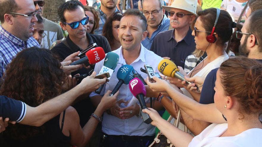 Juan José Espinosa dio explicaciones ayer a los medios.