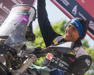 Sara García se vuelve a subir a la moto en la Baja Aragón