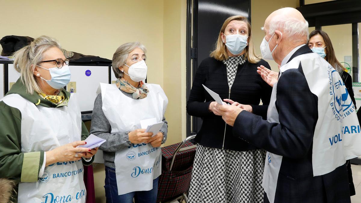 Isabel Blanco, durante su visita a un banco de alimentos en Valladolid.