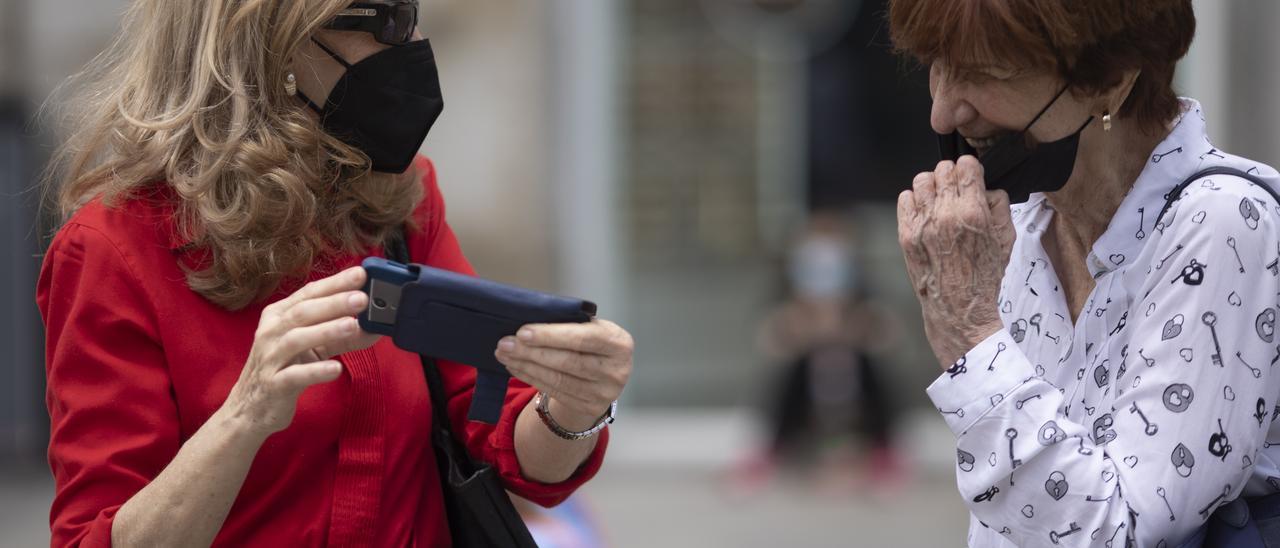 Cuenta atrás para el adiós a la mascarilla en exteriores