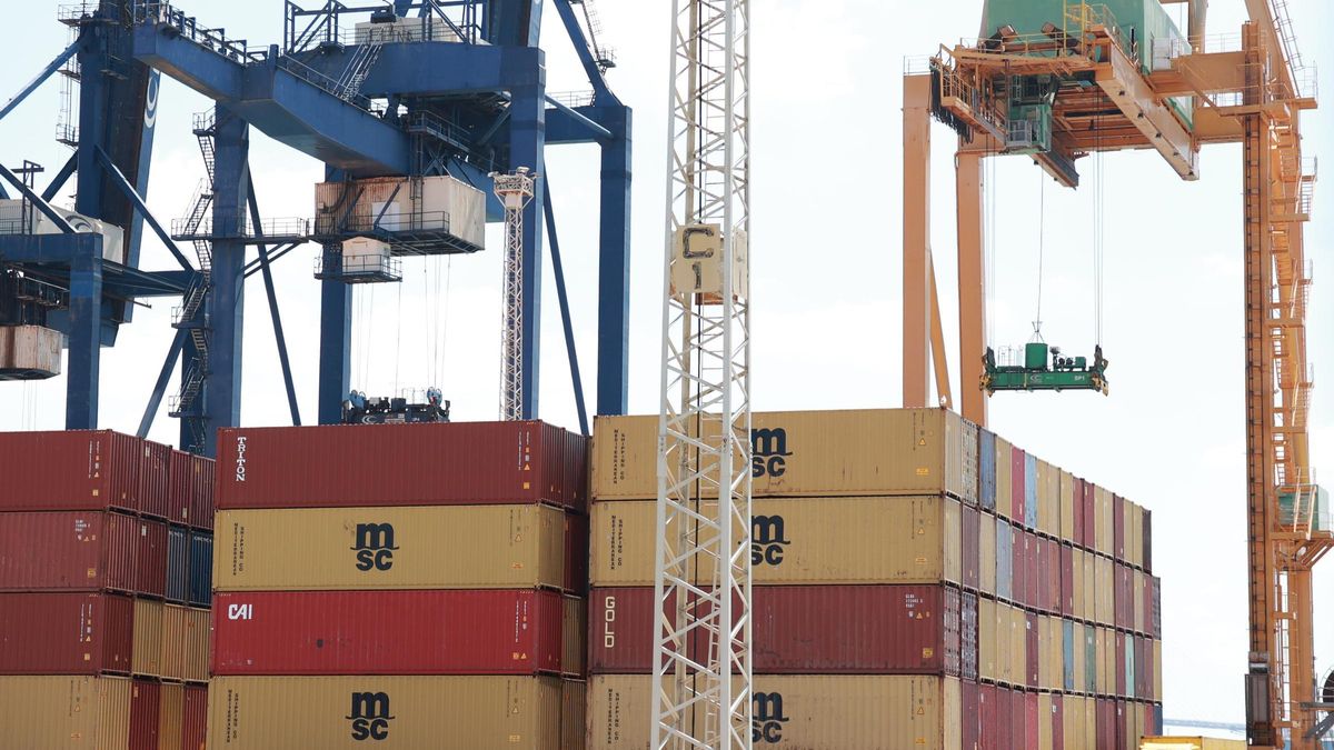 Primer semestre de guerra arancelaria: las ventas de España a EEUU caen el 5% mientras que las importaciones suben el 10%