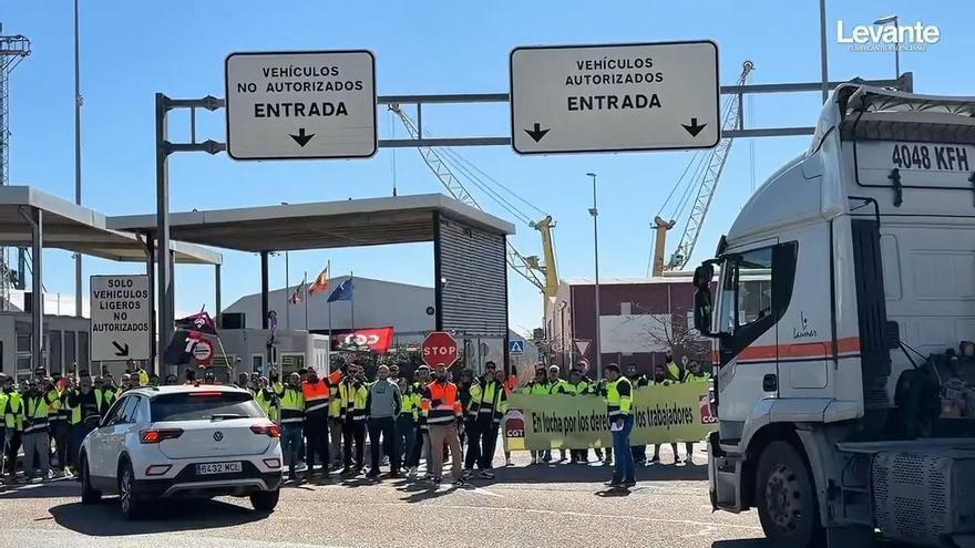 Huelga en el centro logístico de Toyota del puerto de Sagunt