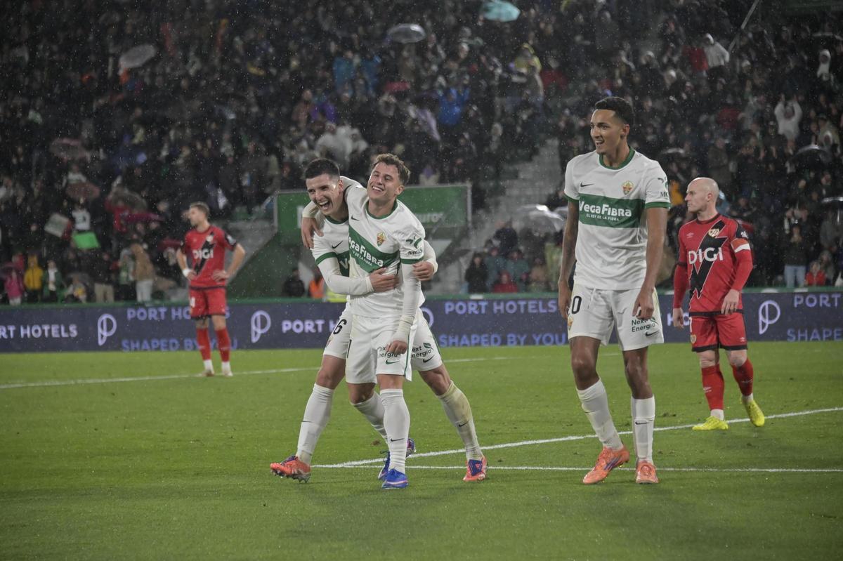 Elche CF - Rayo Vallecano: el último partido del 2025 de los franjiverdes, en imágenes