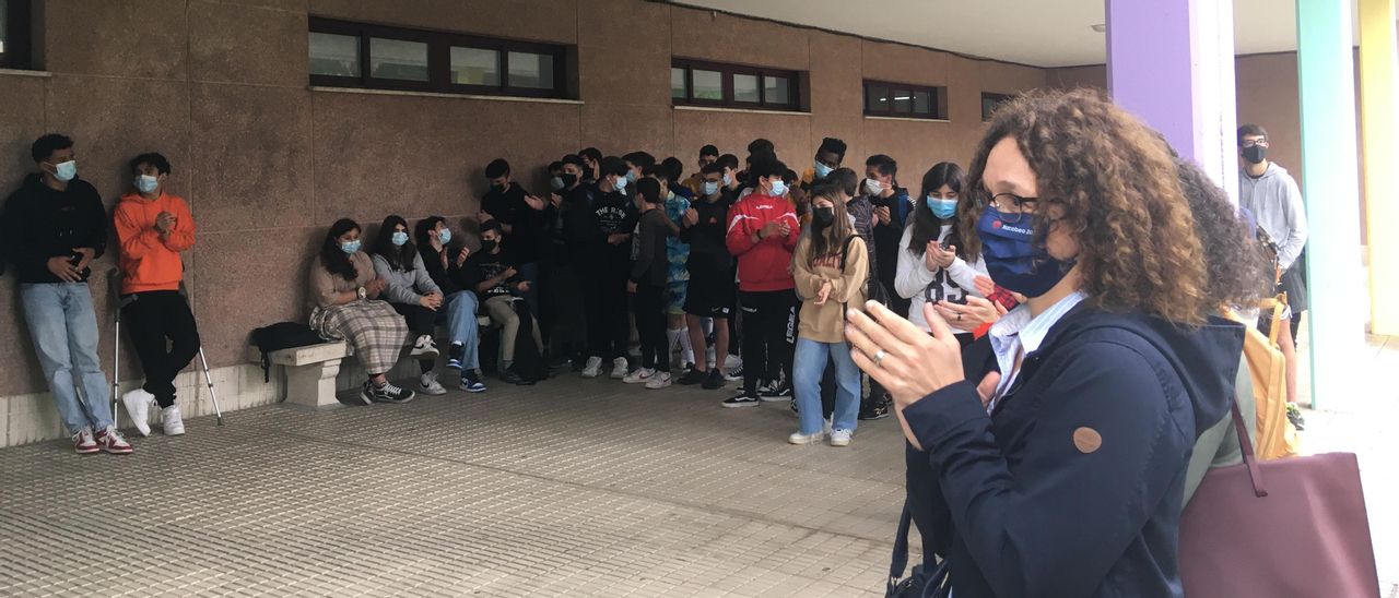 Asistentes a la presentación del poemario en el IES Mendiño de Redondela. / FdV