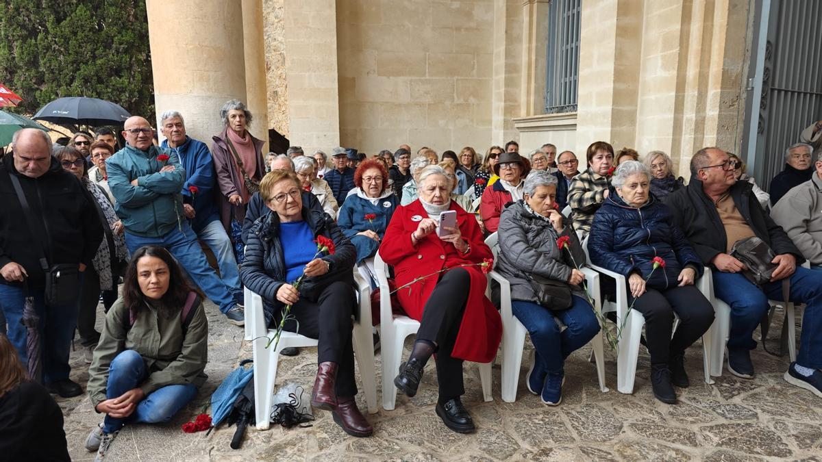 FOTOS | Unas 300 personas rinden homenaje a las víctimas de la represión en Son Coletes