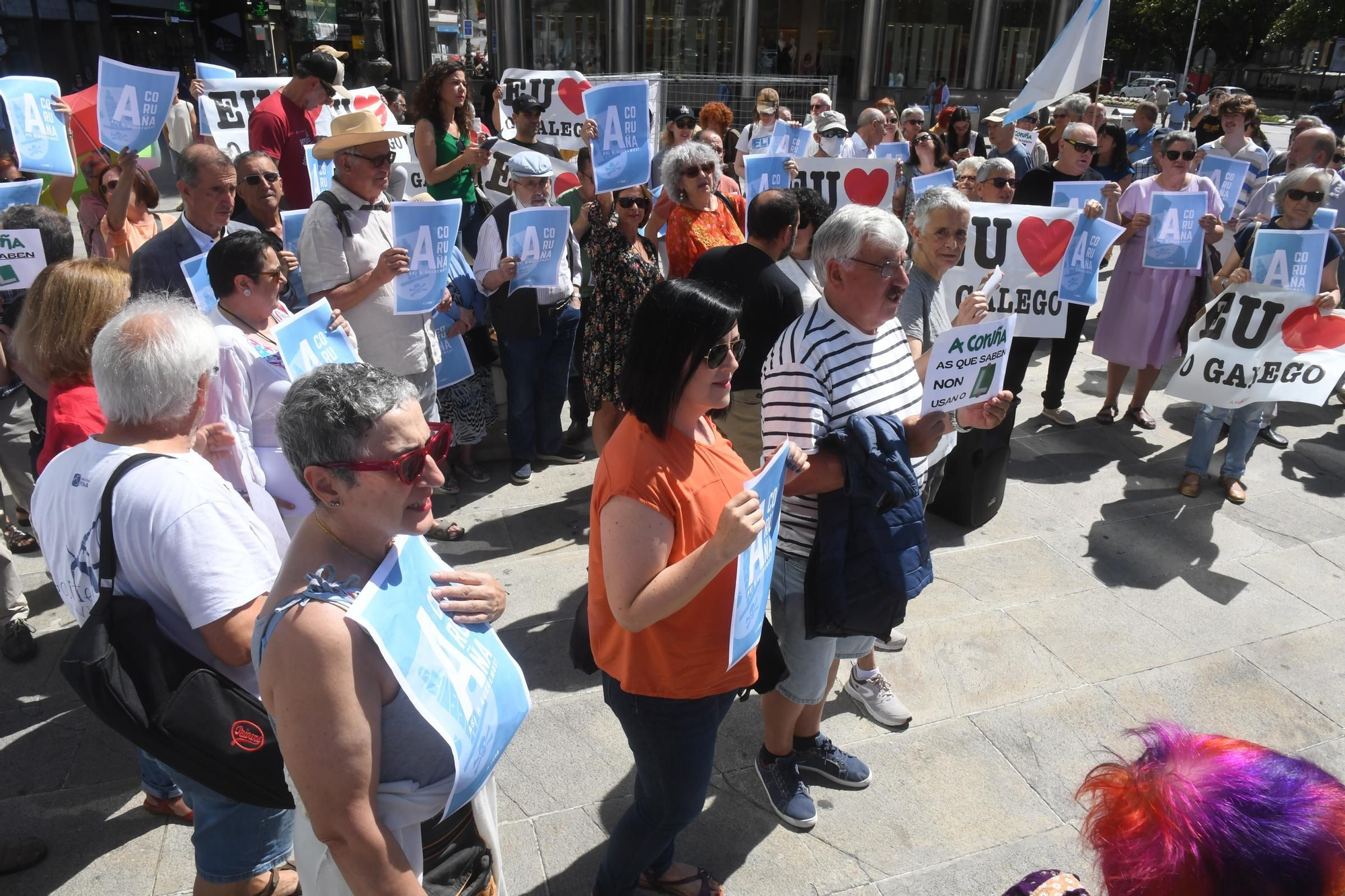 Concentración para mantener los topónimos en gallego