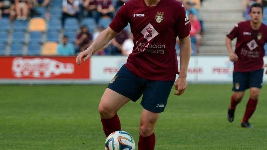 Tomás durante un partido de liga en Pasarón. // Rafa Vázquez