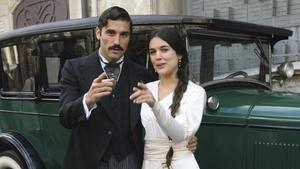 Los actores Álex Garcia y Adriana Ugarte, protagonistas de la miniserie de TV-3 ’Habitacions tancades’.