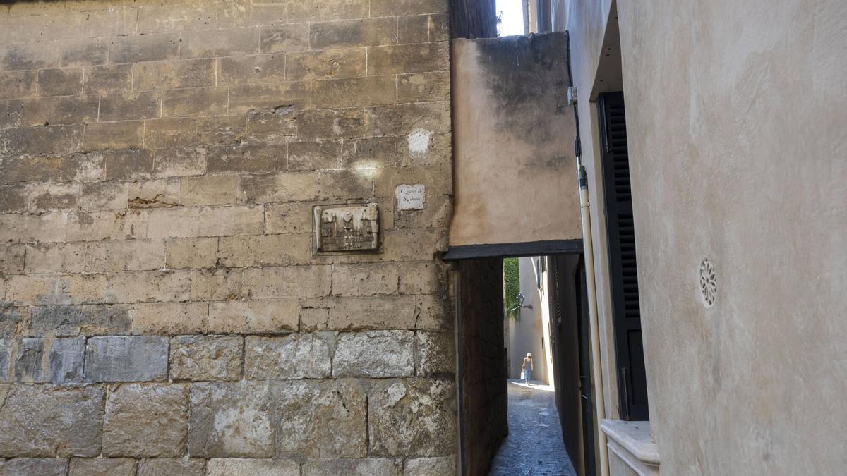 FOTOS | El callejón de menos de un metro de ancho que se esconde en Palma