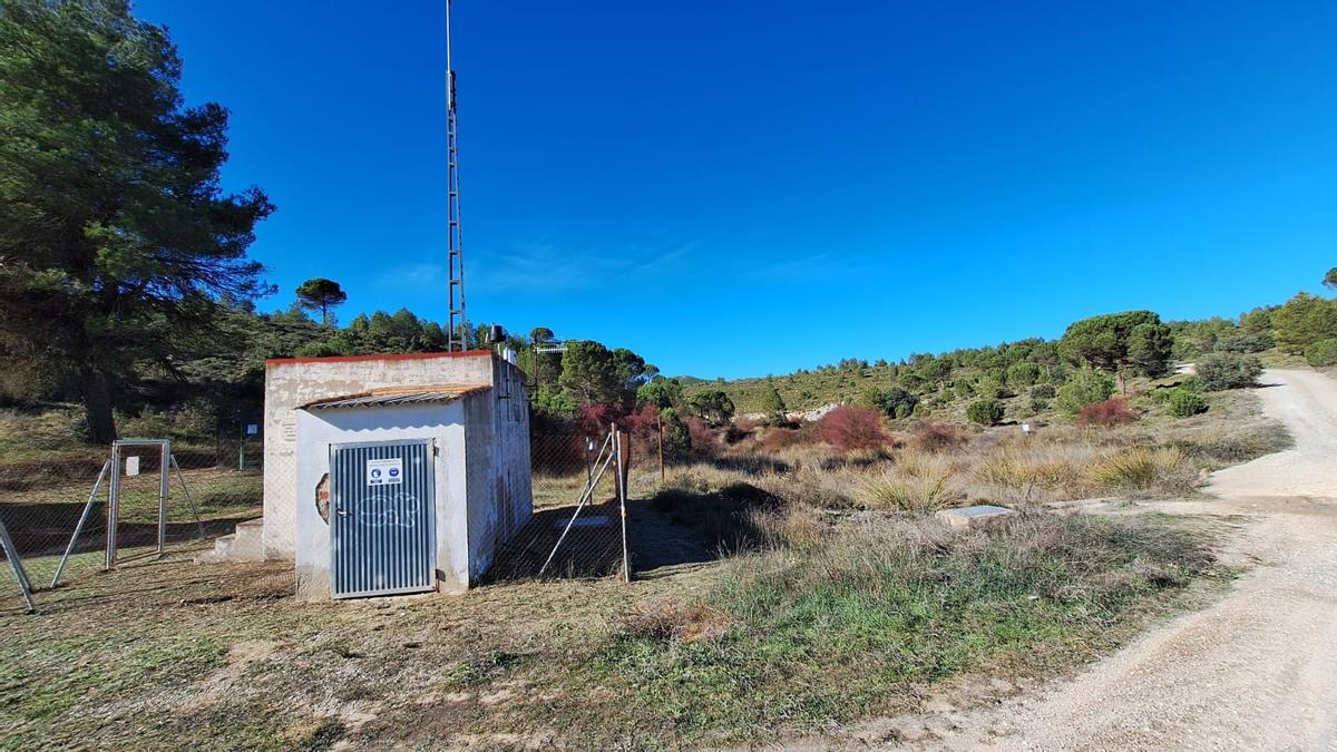 Estacio meteorológica emplazada en la Rambla de Mariola, de Bocairent.