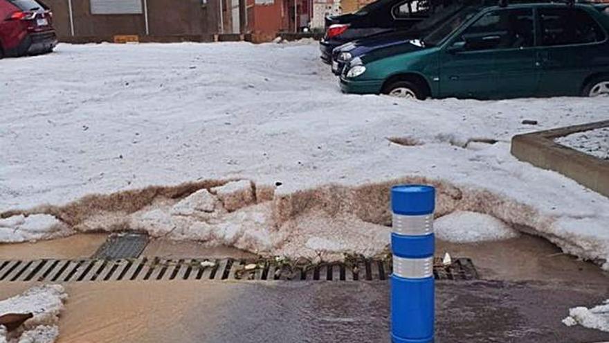 Las tormentan tiñen de granizo l’Alcora y siembran el caos en Torrent