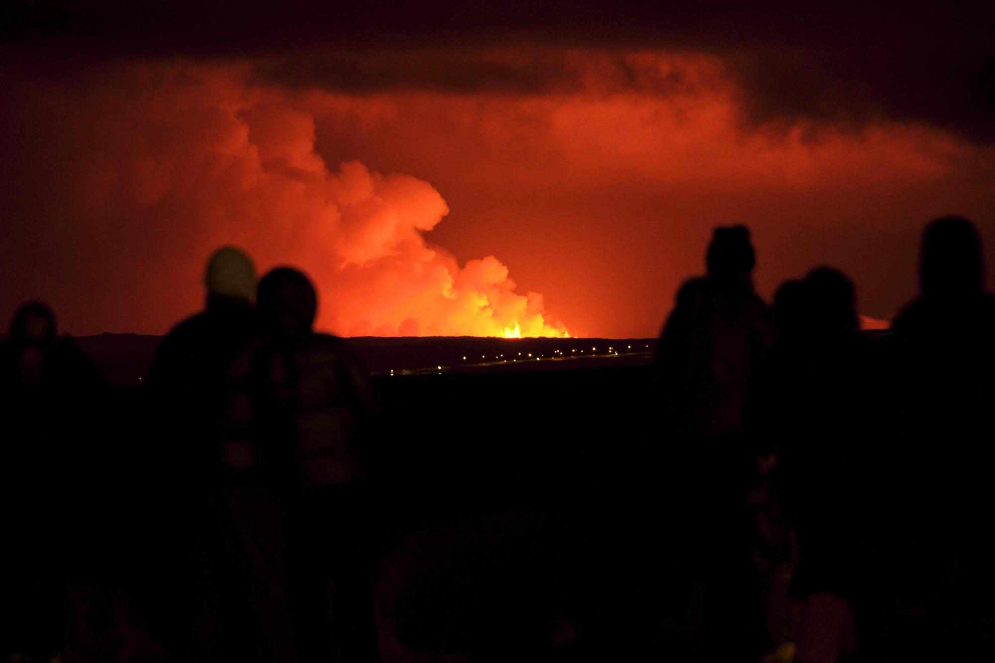 Iceland volcano erupts on Reykjanes peninsula after weeks of intense earthquake activity