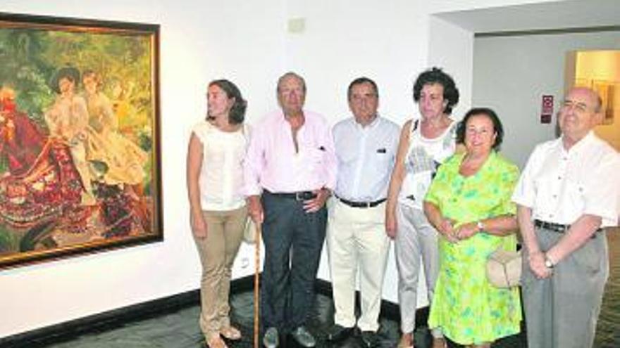 Carmen Amann, Gonzalo Amann, Ángel Riego (alcalde), Dolores Villameriel (directora del museo), la esposa de Amann y Alberto García, de la familia de Antón, junto al cuadro «Grupa valenciana» en Candás.