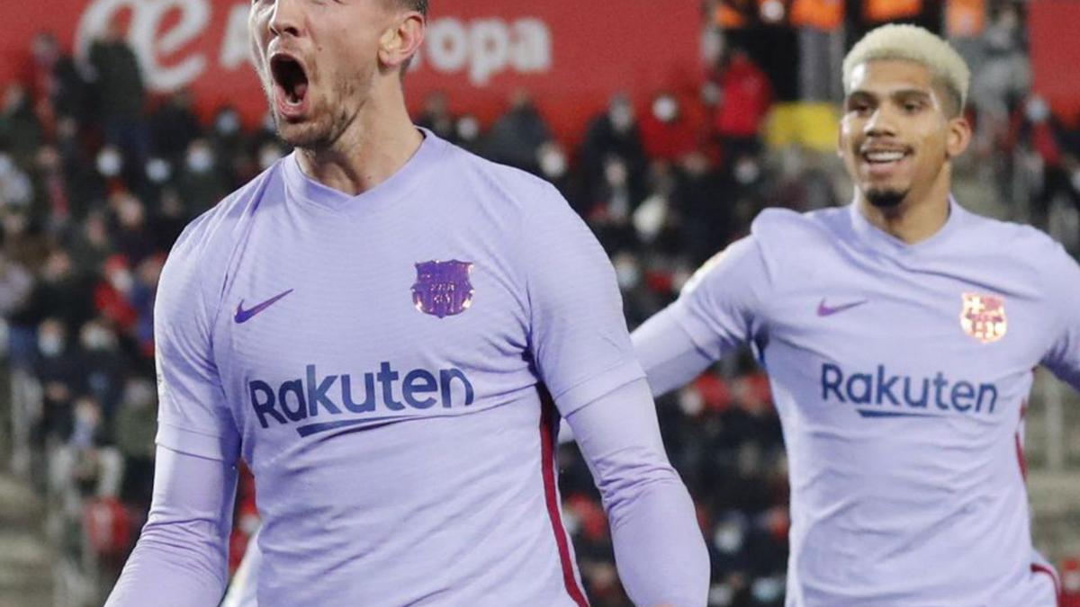 Luuk de Jong celebra su gol de anoche en Palma. |  // REUTERS