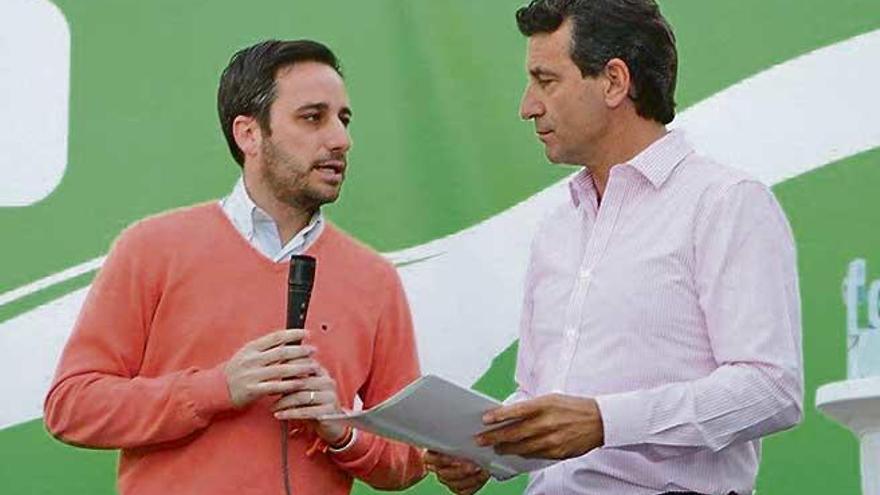 Andrés Ferrer junto a Biel Company en un acto de NNGG.