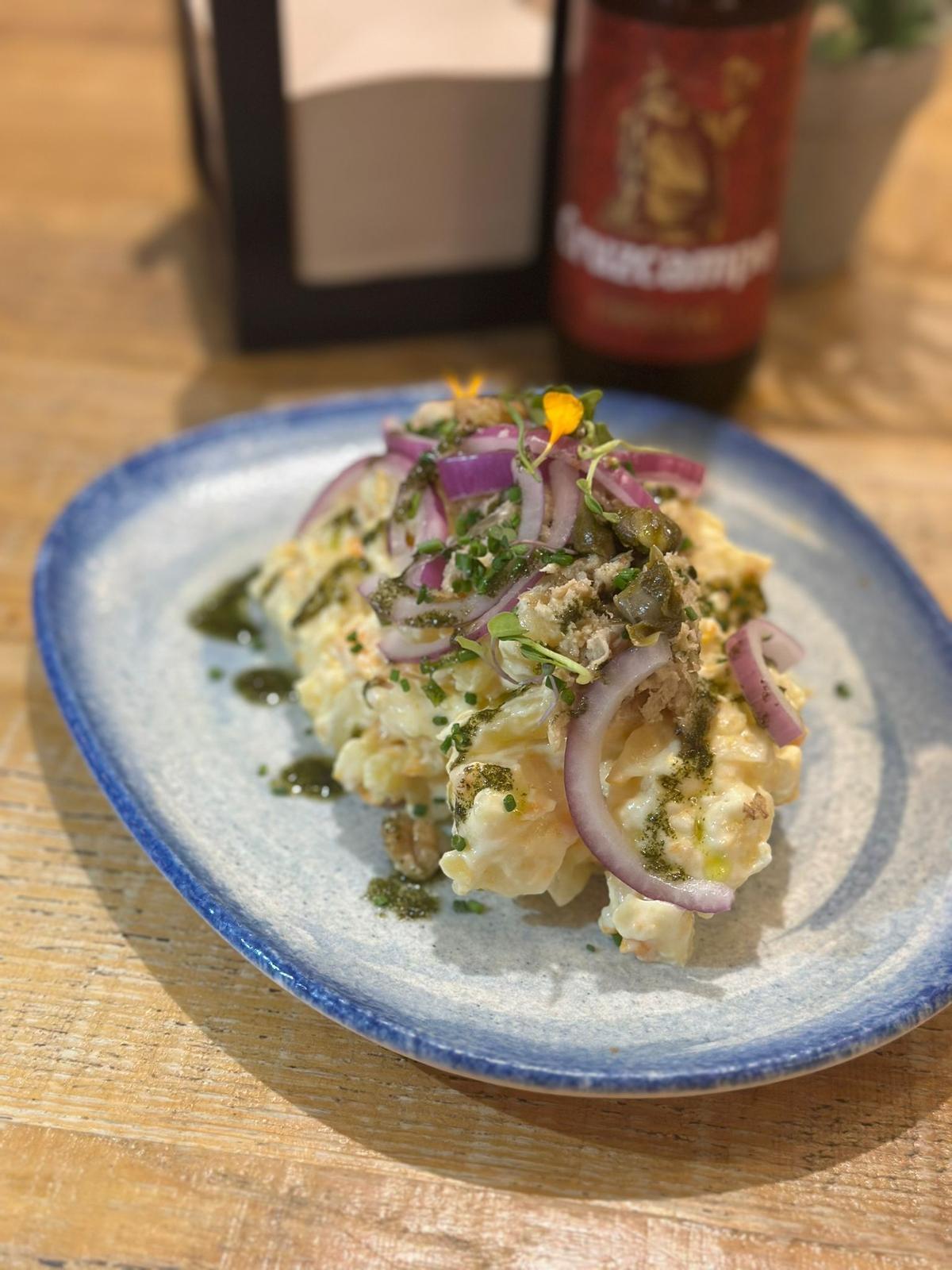 Tapa de ensaladilla de 'atún' vegana en Mocka Tomares