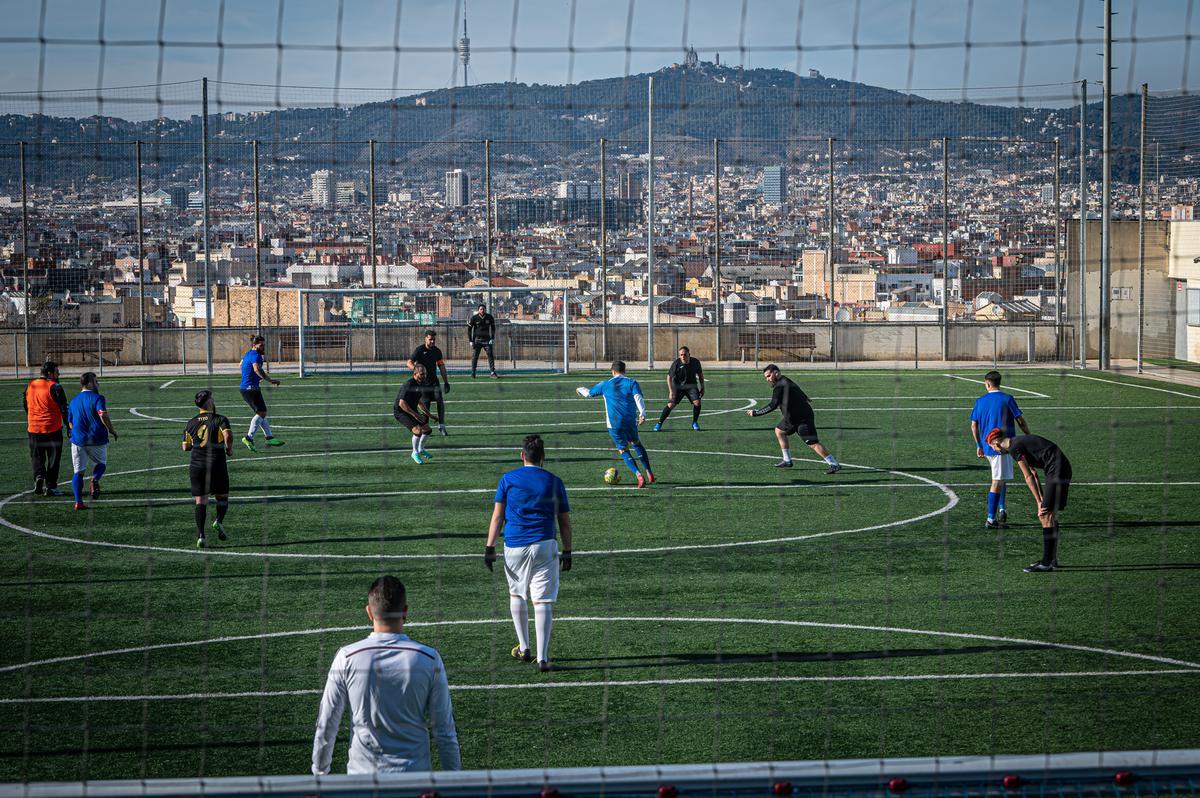 La Kings League gitana hechiza a los barrios de Barcelona