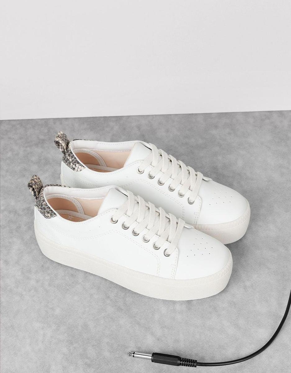 Zapatillas con plataforma de Bershka (20,99€)