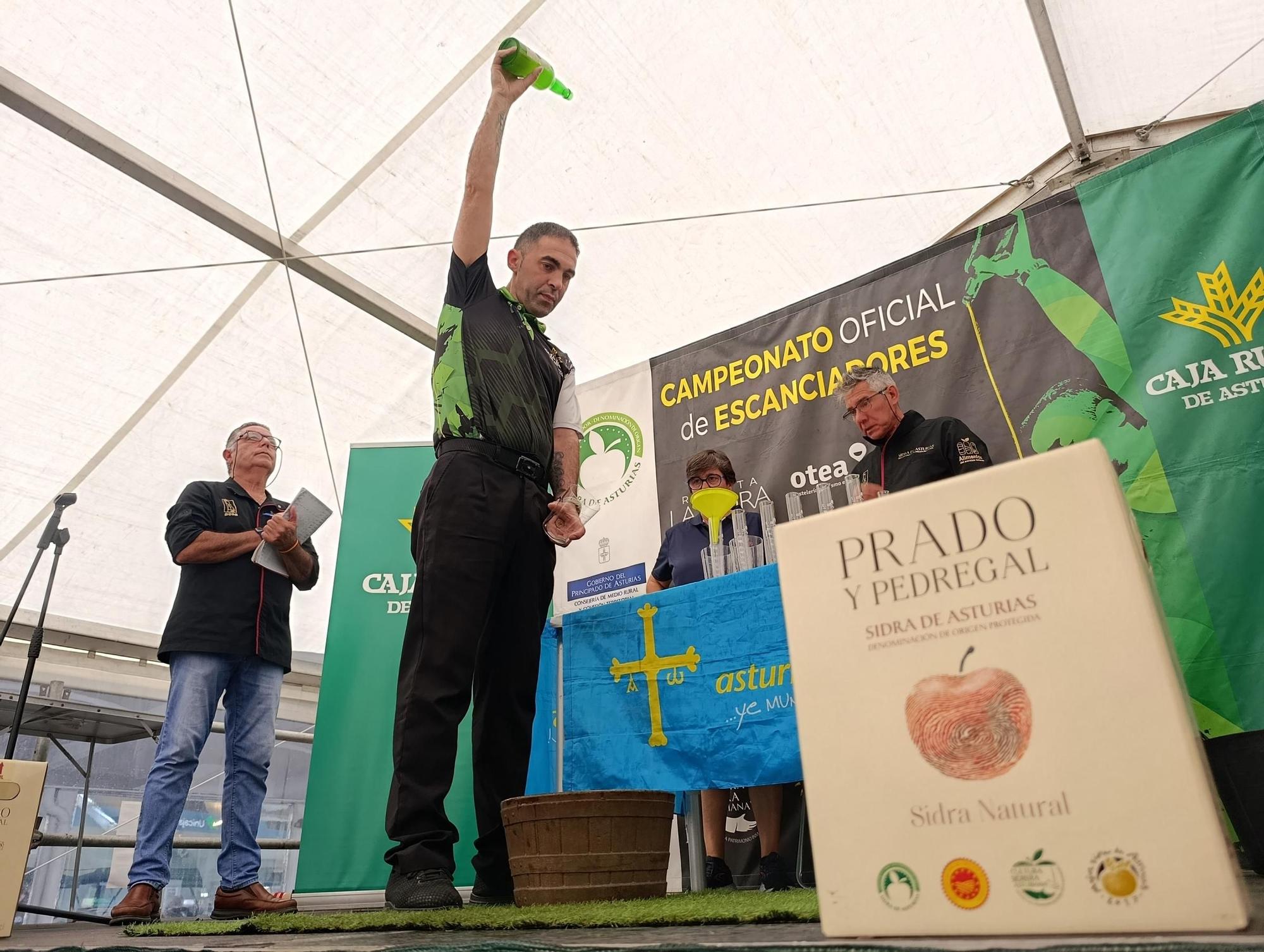 Amauris La Pauta, ganador del Concurso de Escanciadores de Pola de Siero