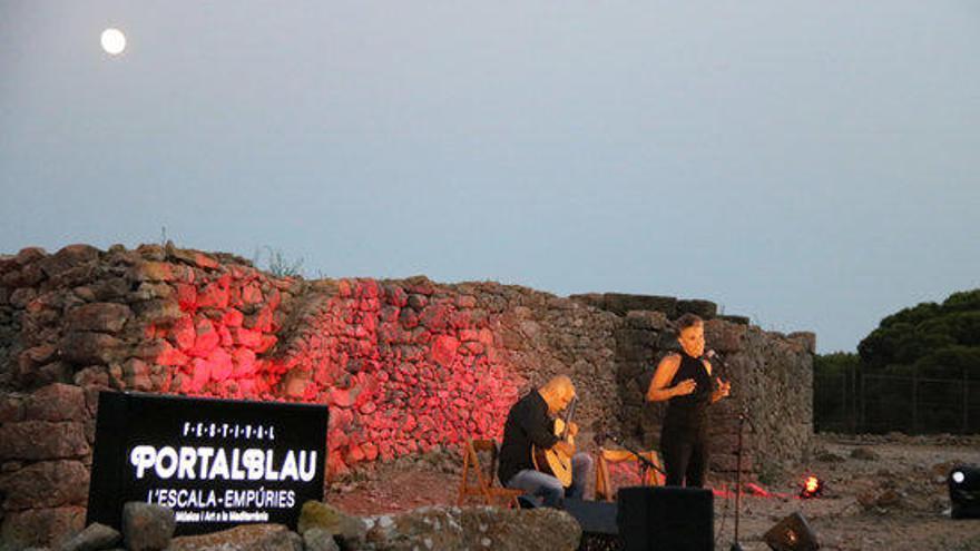 Jordina Biosca recitant al festival Portalblau d&#039;Empúries 2020