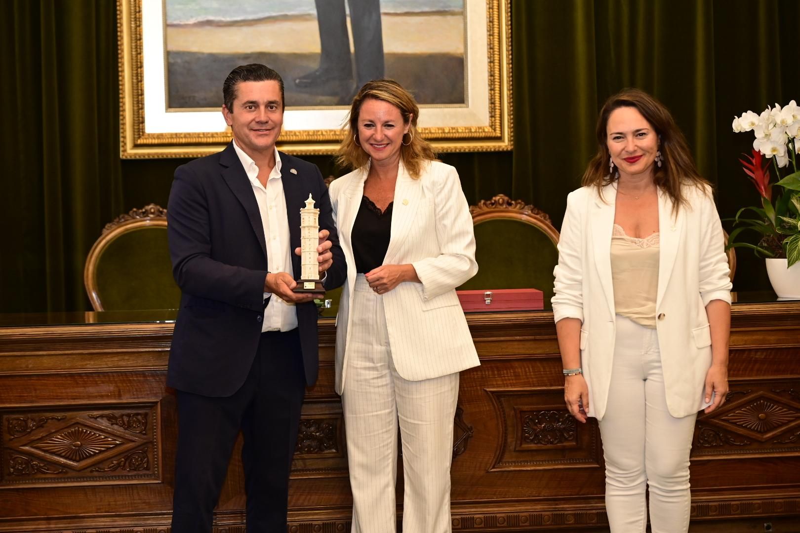Galería | Un millar de peñistas toman Castellón