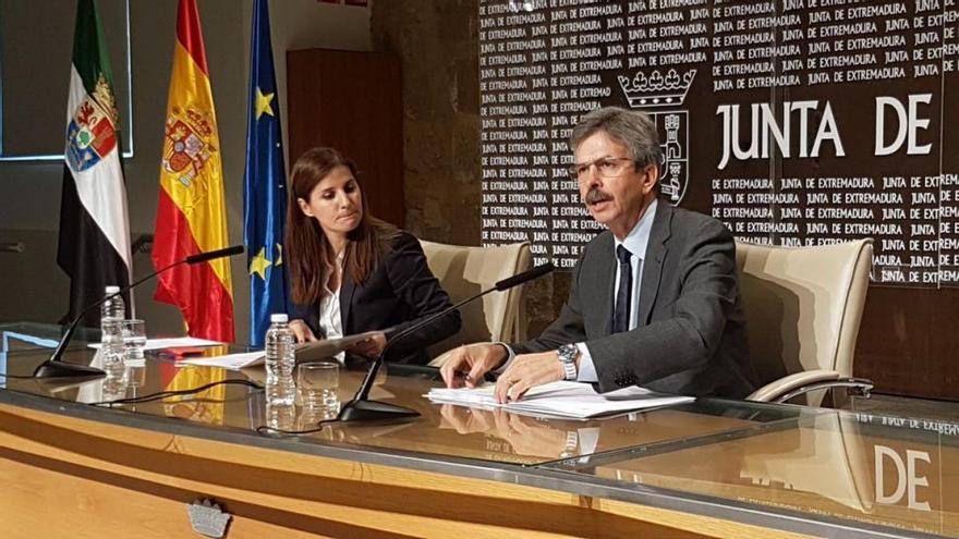La Junta ayuda a las grandes industrias a instalarse en Extremadura