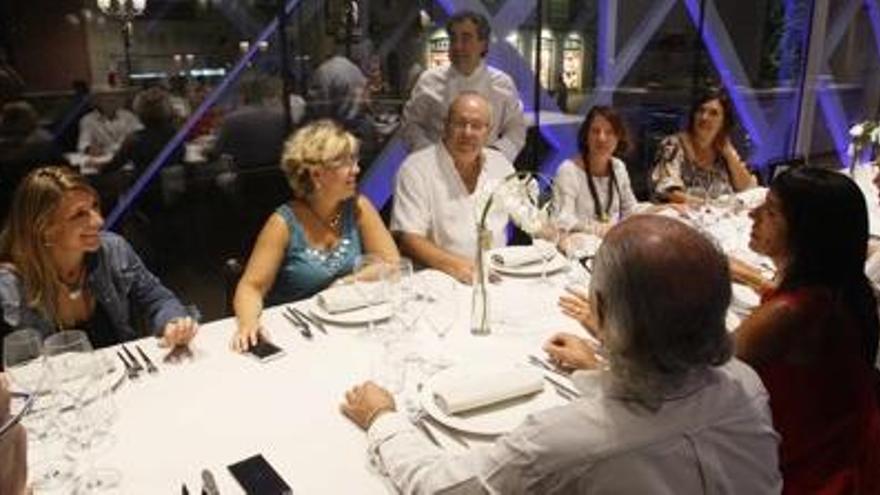 El primer grup que ha pogut sopar a l&#039;interior del local