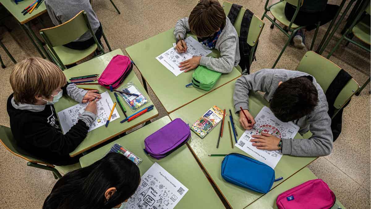 Alumnos en una aula de una escuela de Barcelona