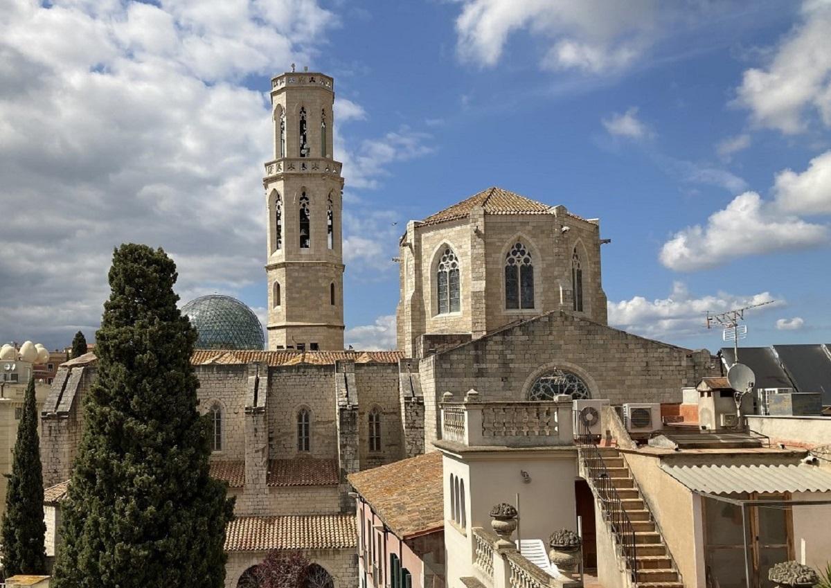 El temple parroquial de Sant Pere de Figueres.