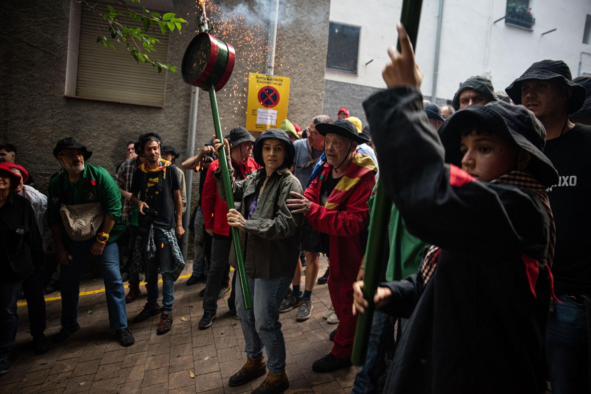 Les millors fotos dels primers salts del passacarrers de la Patum 2025