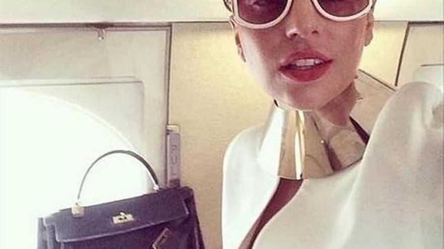 Lady Gaga burla la censura de Instagram y enseña un pezón