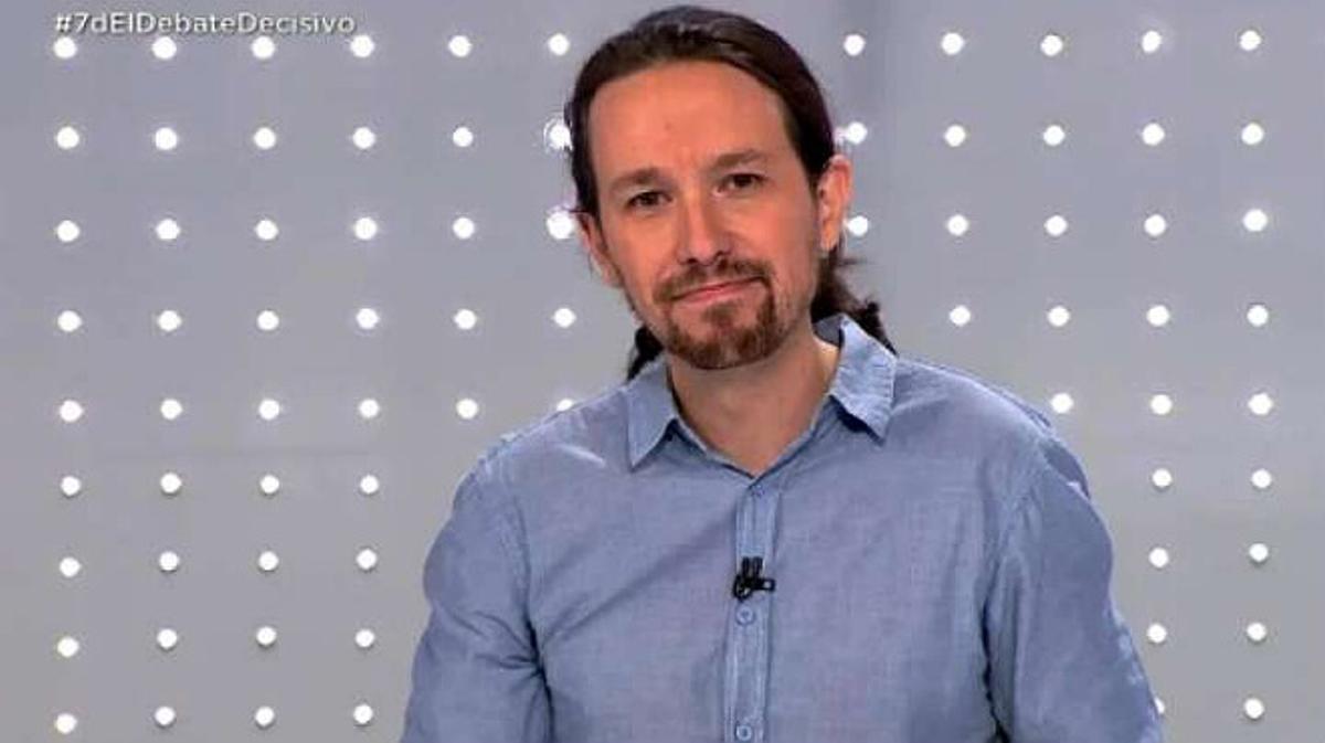 Sonrían, No olviden las tarjetas, ni la Púnica, ni la Gürtel ni el Luis, sé fuerte, claves del discurso del candidato de Podemos.