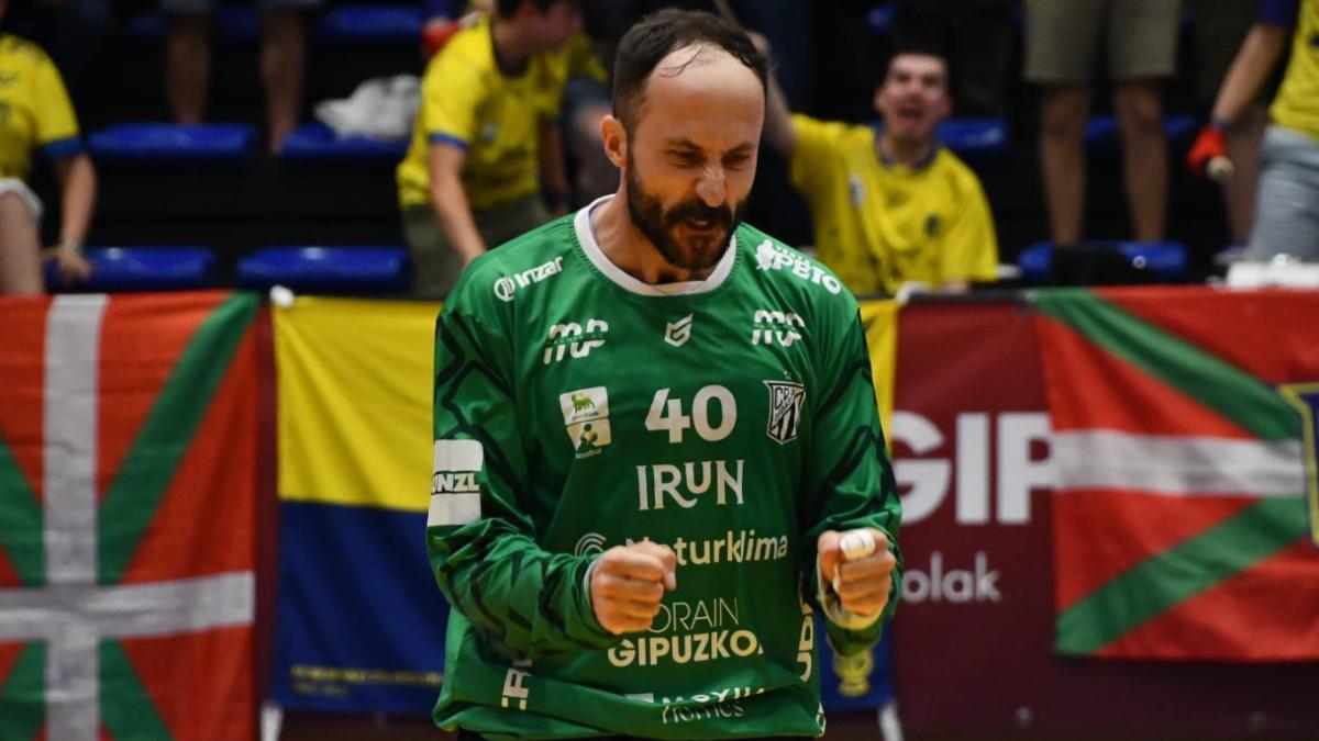 El exazulgrana Leo Maciel celebra la victoria irundarra