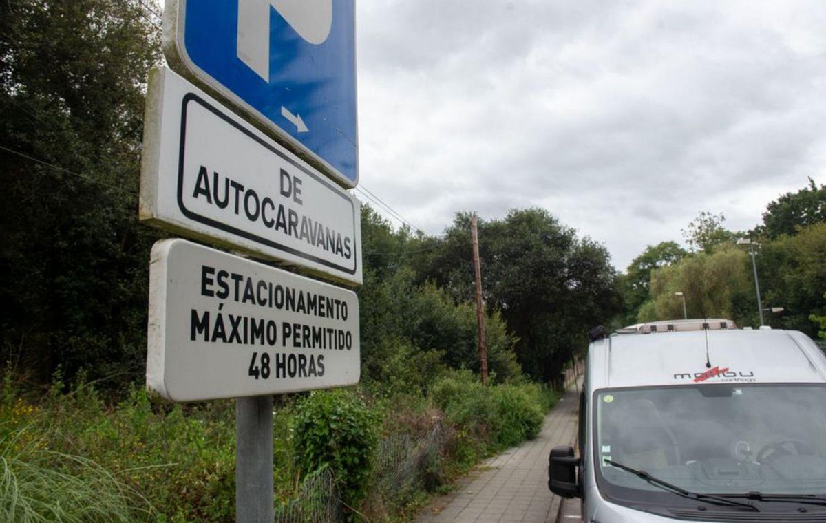Zona para autocaravanas junto al embalse de Beche. | // L.O.