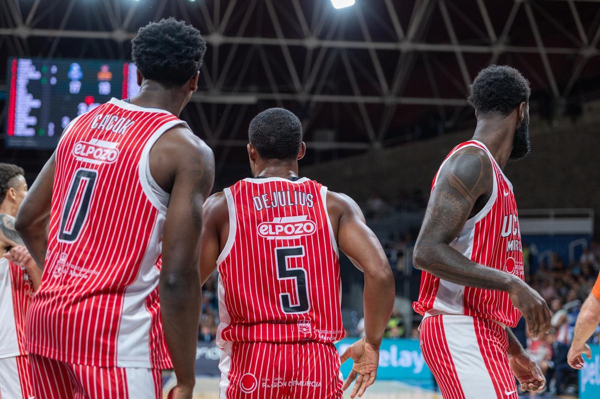 Cacok, DeJulius y Sant-Roos, del UCAM Murcia, durante el partido ante el Morabanc Andorra.