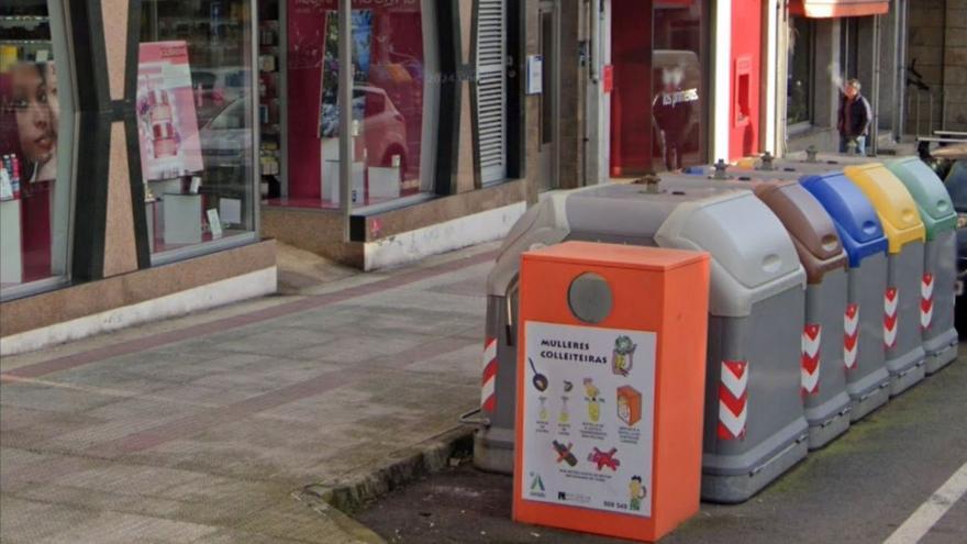 Contenedor de aceite usado en el núcleo urbano de Arteixo.