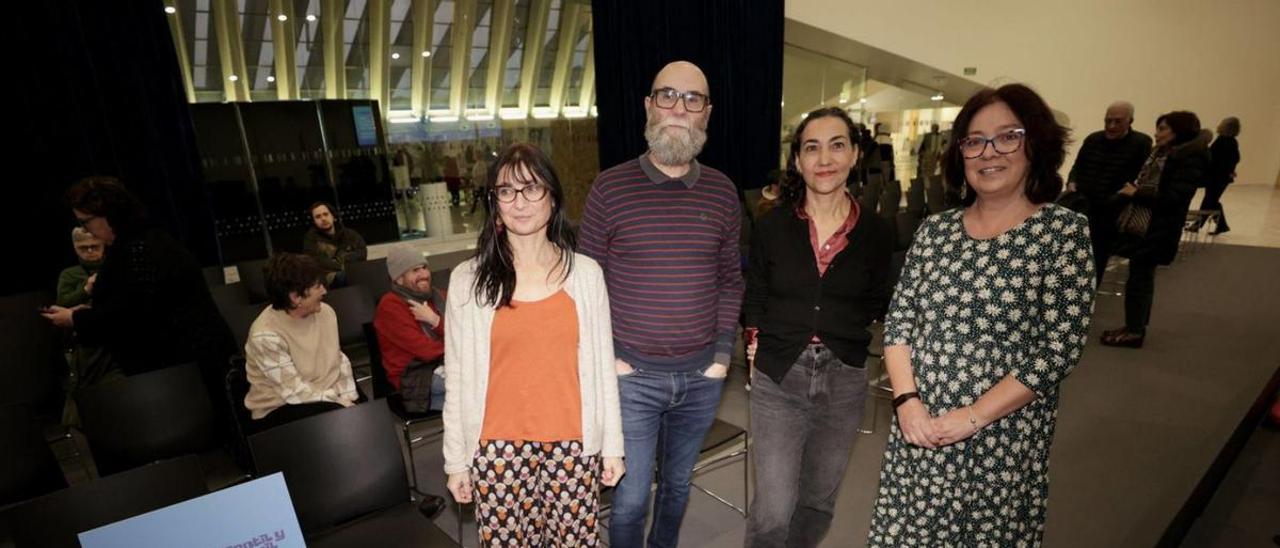Por la izquierda, Mónica Rodríguez, Javier García, Ana Garralón y Chelo Veiga, ayer, en el Calatrava, antes de la charla-coloquio titulada «La nueva censura».