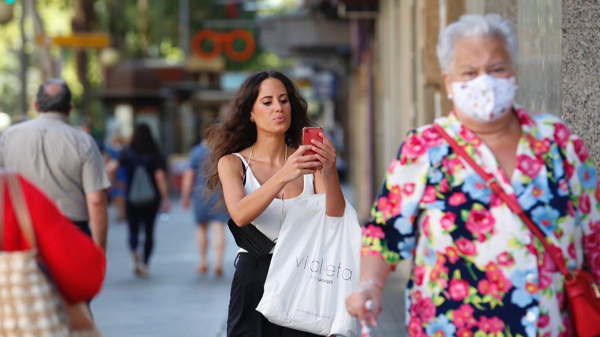 En imágenes: los cordobeses ya pueden salir a la calle sin mascarilla