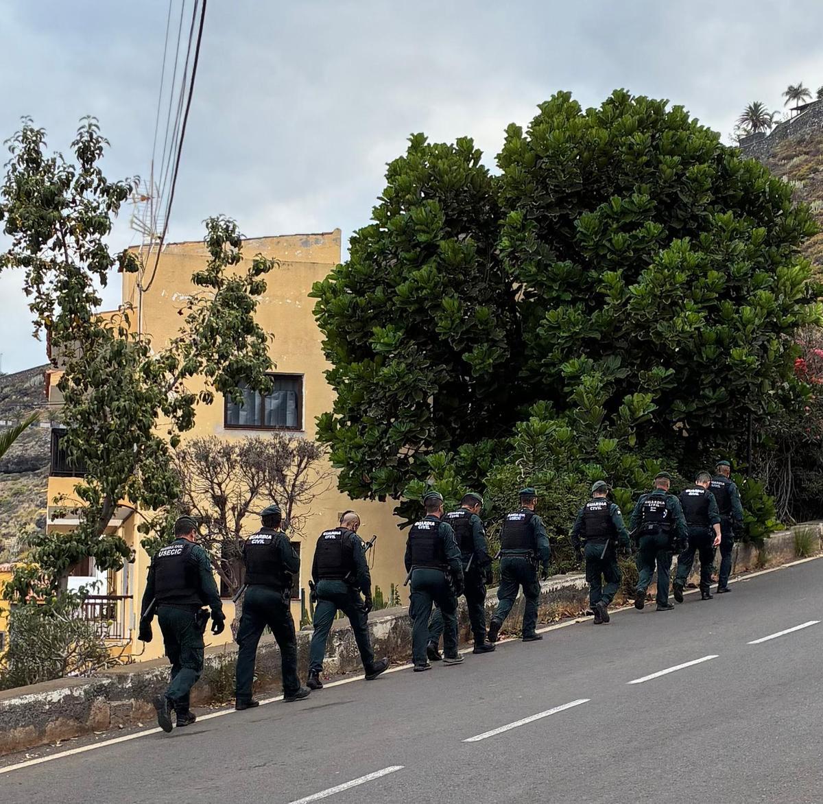 Efectivos de la Guardia Civil en Tacoronte.